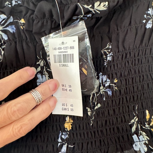 Abercrombie and Fitch Two-Piece Floral Set with Tube Crop Top and Skirt Size XS - Picture 8 of 9